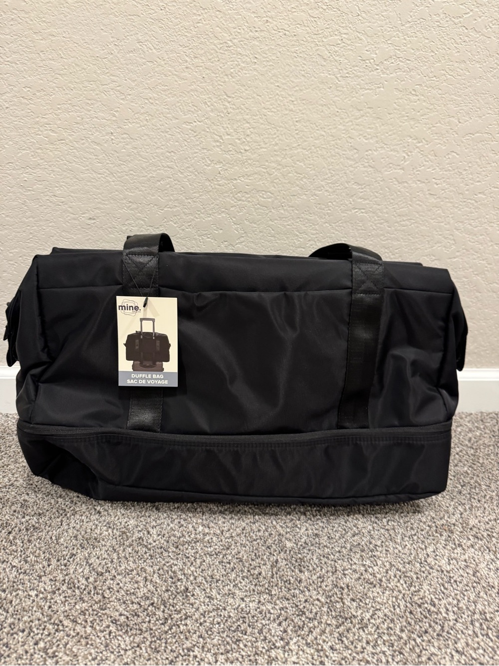 mine Classic Black Weekend Duffel with strap to attach to luggage NWT